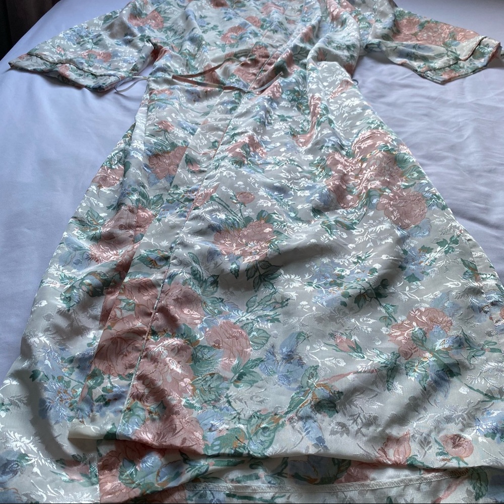 Erika Taylor Intimates robe - Picture 4 of 9